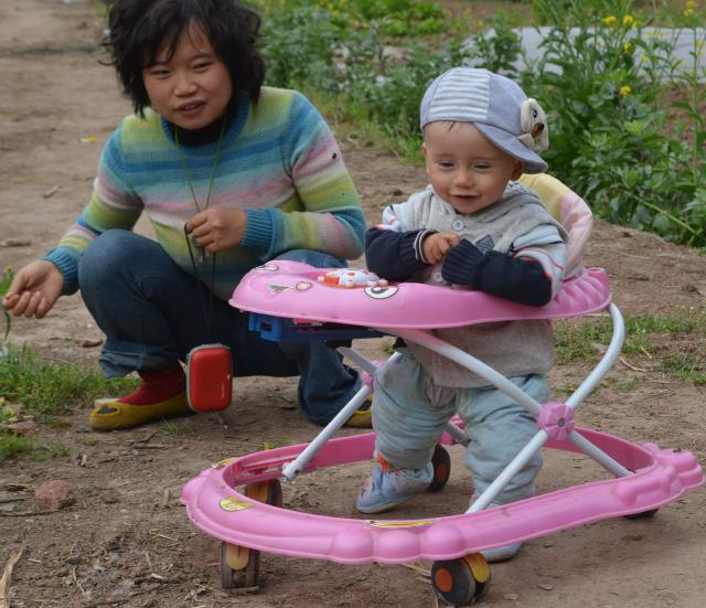 im laufwagen draussen